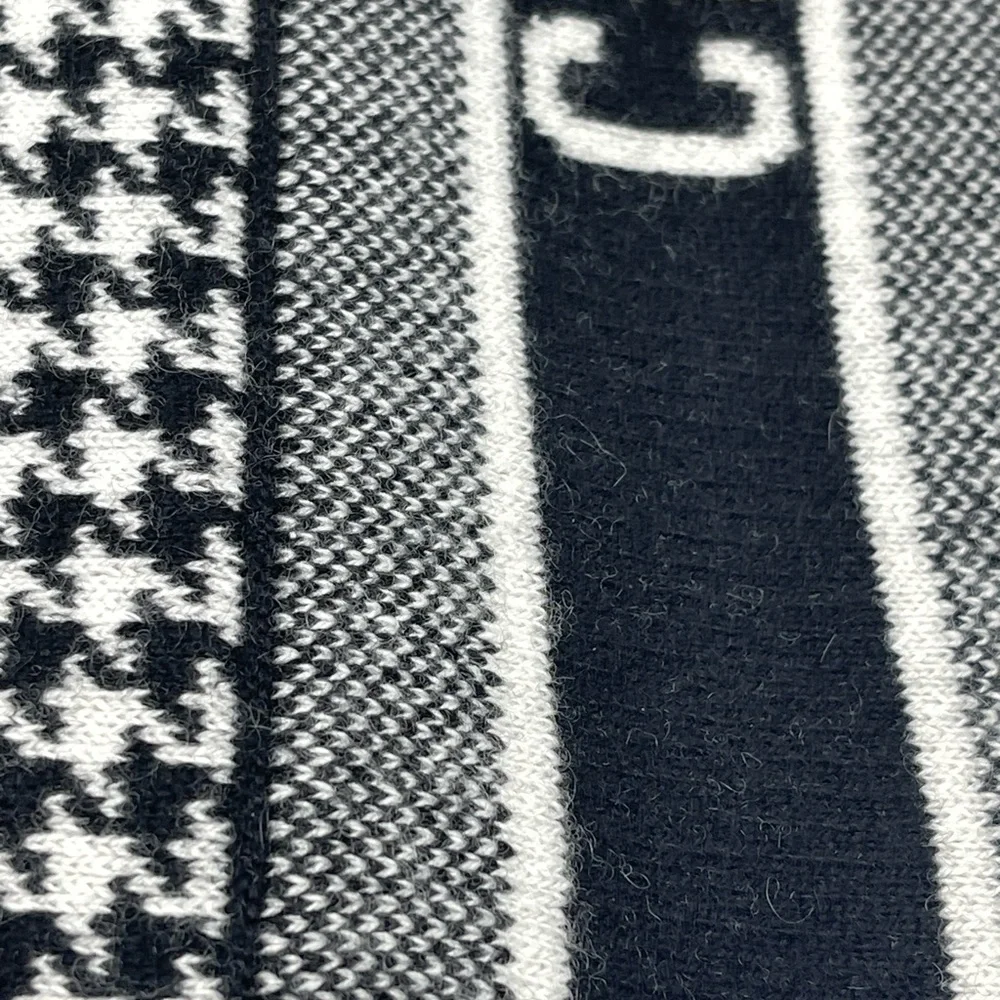 30 MONTAIGNE SCARF Black and White Blended Cashmere Knit 80” long 19” wide